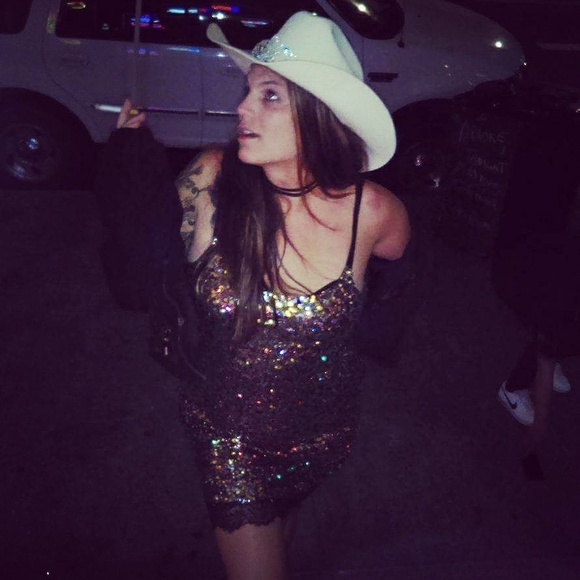 Meet your Posher, Sarah - Picture 1 of 1